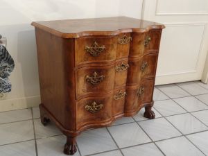 DSC00949 - wortelnoten orgelgebogen commode ca. 1750/1780